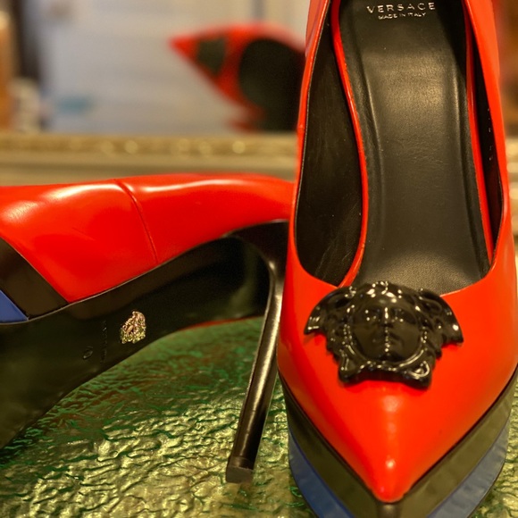Versace ❤️💙🖤 - Picture 3 of 3